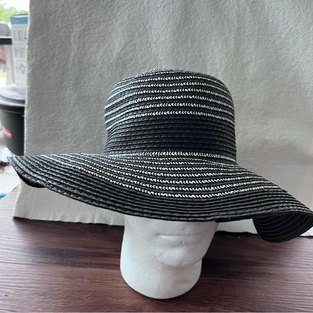 O’Rageous black and white women summer straw hat